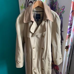 Brooks Brothers double breasted lined trench coat. Vintage Men’s